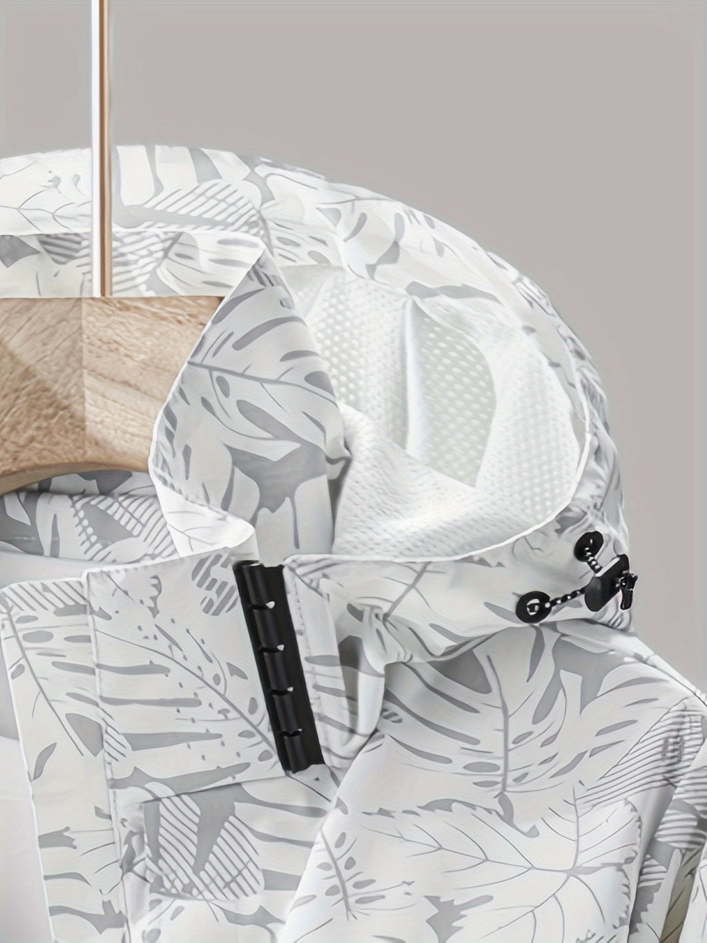 Women's Camouflage Outdoor Jacket: Windproof & Rainproof With Removable Hood - Perfect For Outdoor Adventures!