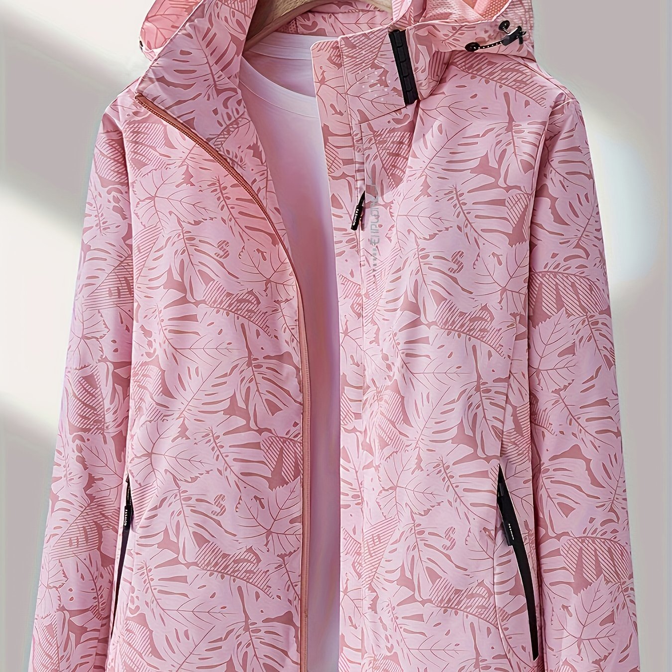 Women's Camouflage Outdoor Jacket: Windproof & Rainproof With Removable Hood - Perfect For Outdoor Adventures!