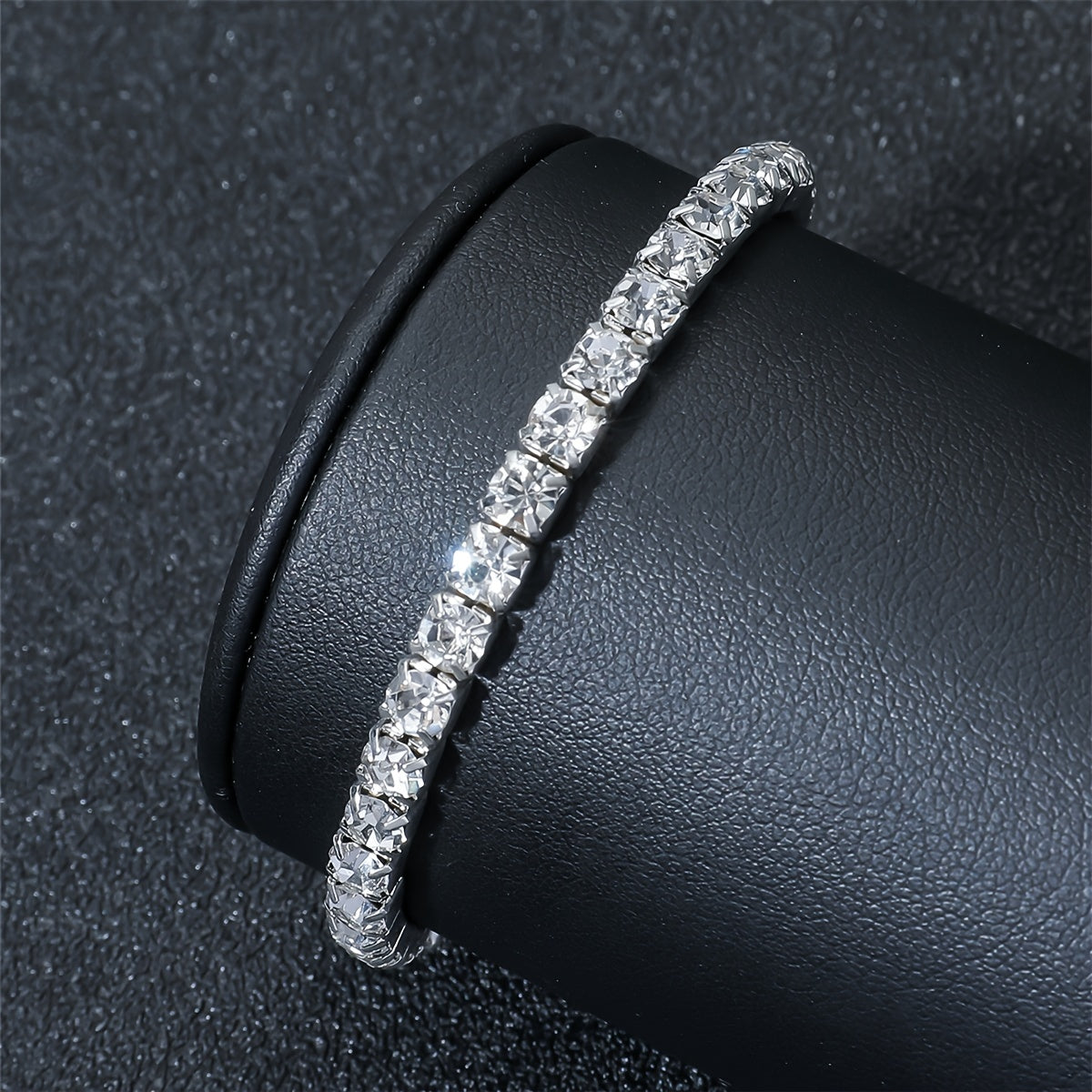 Luxurious Tennis Link - Sparkling Rhinestone Stretch Hand Jewelry for Women and Men, Daily Wear, Fashionable Accessory for Any Occasion