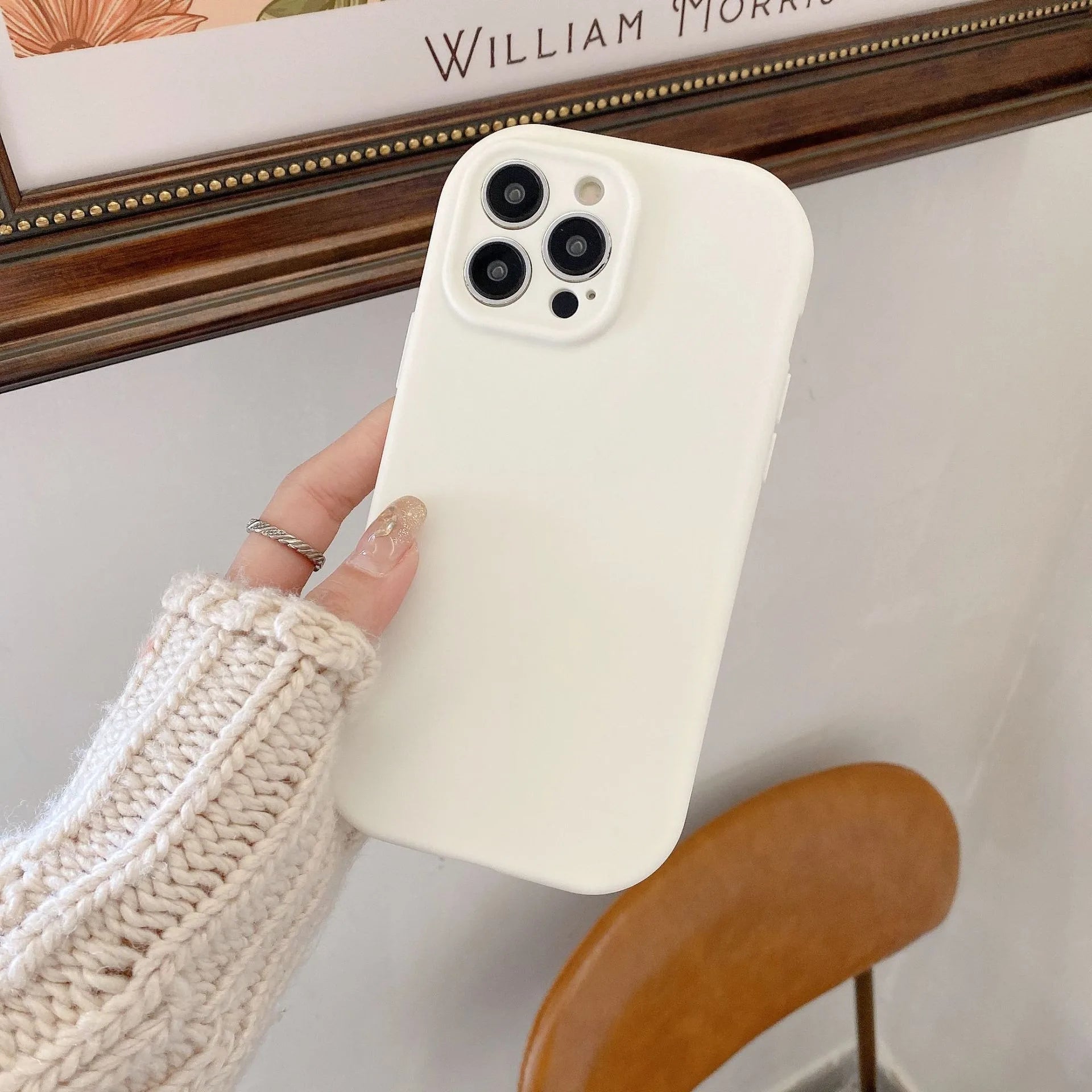 Customized Ultra-Thin Luxury Silicone TPU Mobile Phone Case for iPhone 17/16/15 Plus Full Coverage Protective Phone Accessories