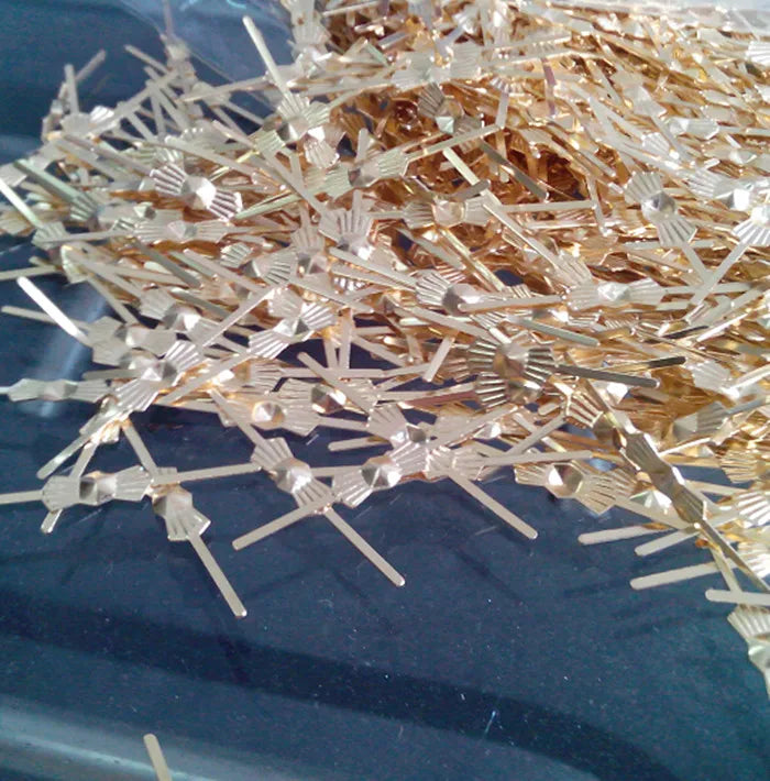 Best Price 100pcs Gold Bowtie Pins Connectors Crystal Prisms Of Chandelier Lamp Parts Metal Hooks Accessories for Glass Pendants