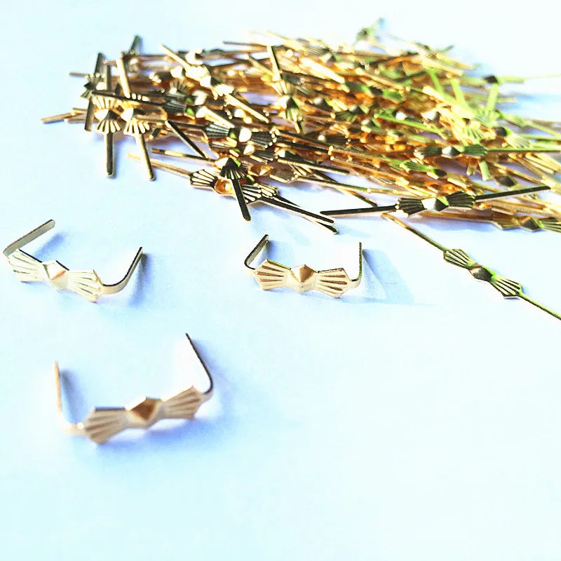 Best Price 100pcs Gold Bowtie Pins Connectors Crystal Prisms Of Chandelier Lamp Parts Metal Hooks Accessories for Glass Pendants