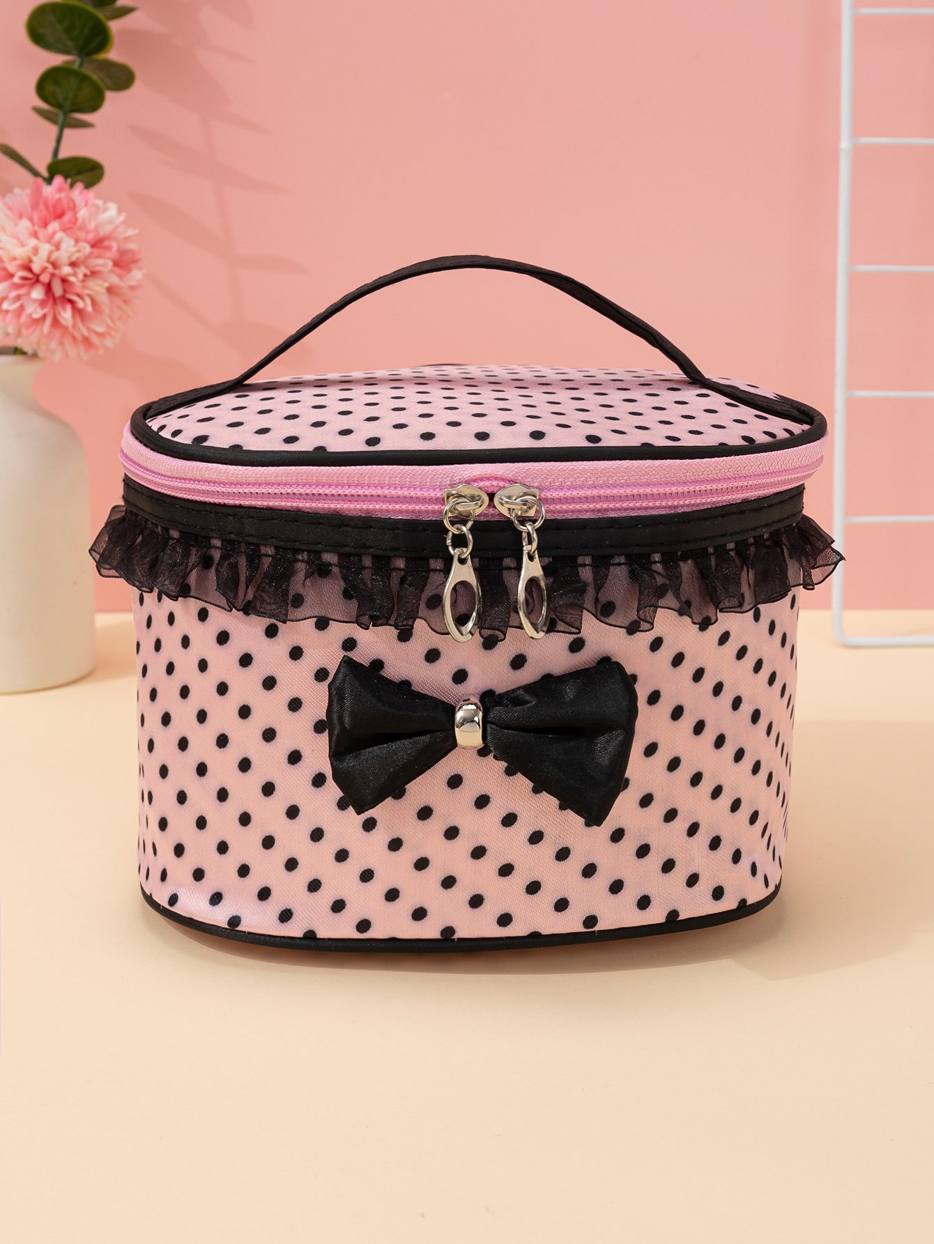 Stylish And Spacious Cosmetic Bag With Zipper And Dot Print - Perfect For Travel And Makeup Organization