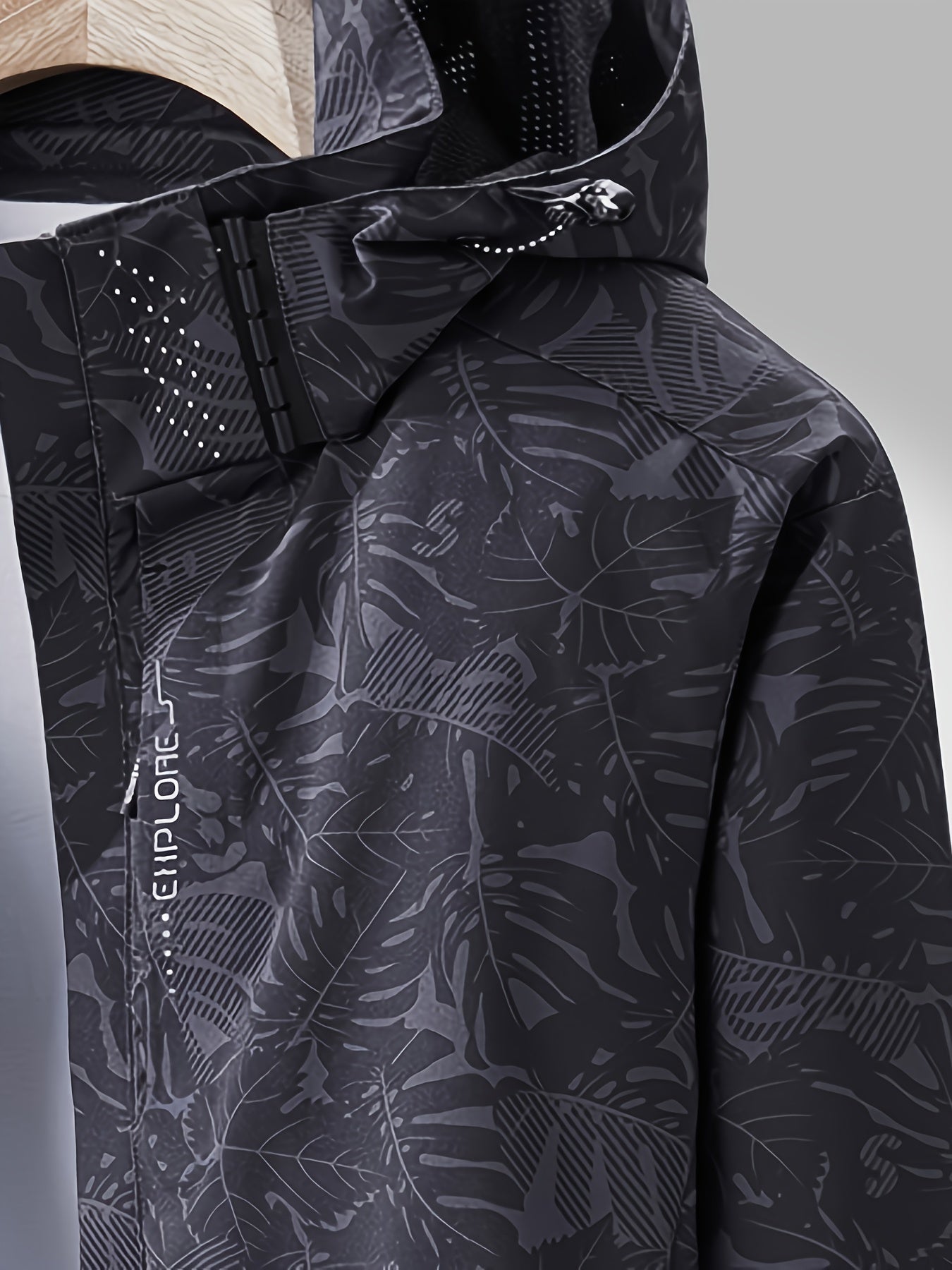 Women's Camouflage Outdoor Jacket: Windproof & Rainproof With Removable Hood - Perfect For Outdoor Adventures!