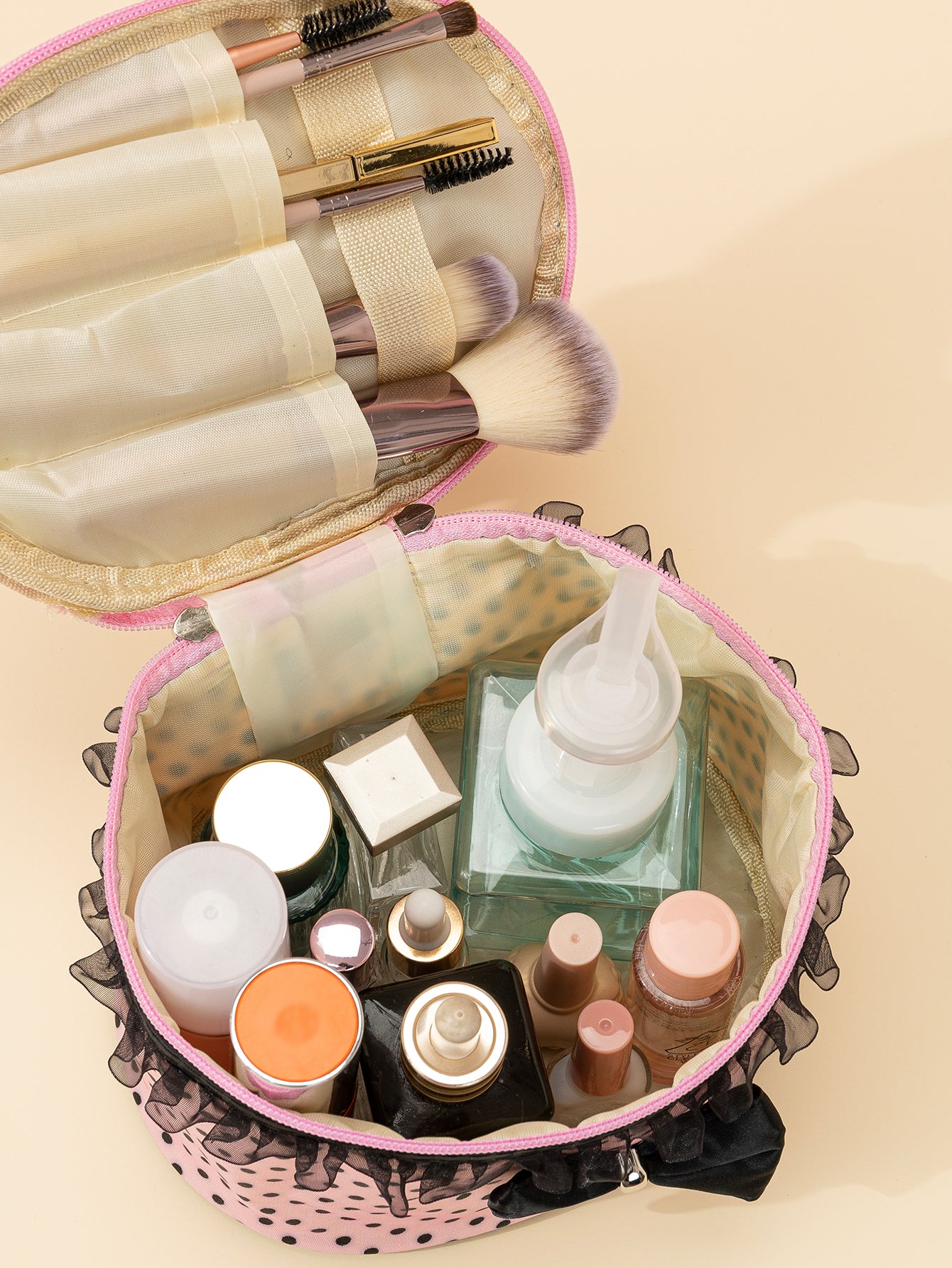 Stylish And Spacious Cosmetic Bag With Zipper And Dot Print - Perfect For Travel And Makeup Organization