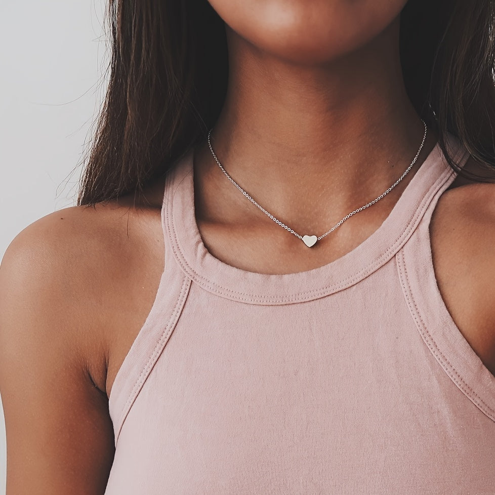 A Simple And Delicate Golden Heart Pendant Necklace That Goes Well With Everything.