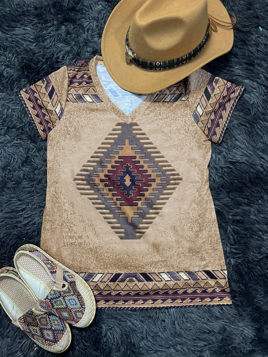 Western Geo Print V Neck T-Shirt, Casual Short Sleeve T-Shirt For Spring & Summer, Women's Clothing