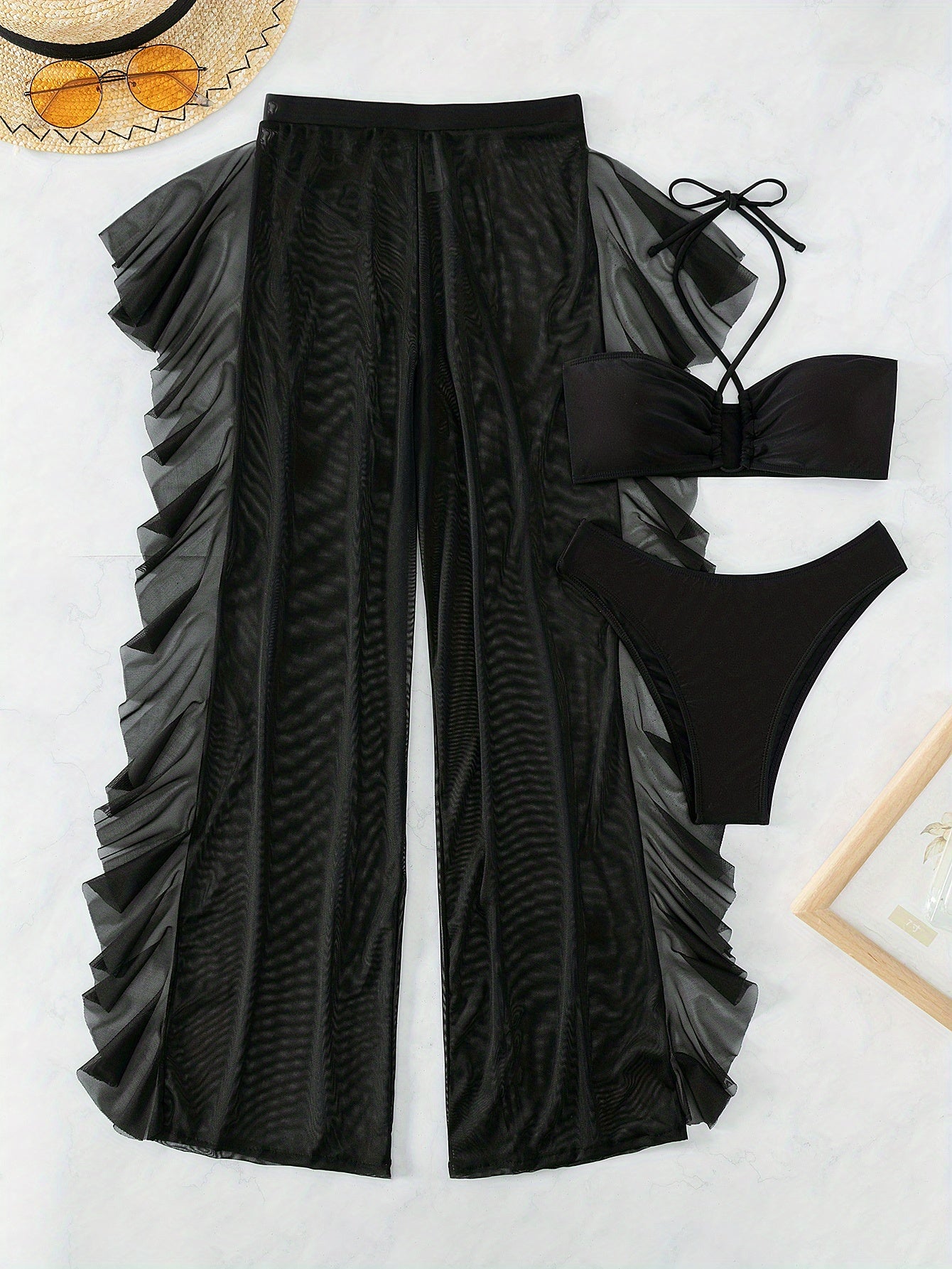 Dreiteiliger Bikini-Badeanzug für Damen: Dreiteiliger Badeanzug aus schwarzem, sexy, halbtransparentem Mesh mit gerafftem, gekreuztem Bund und Höschen.